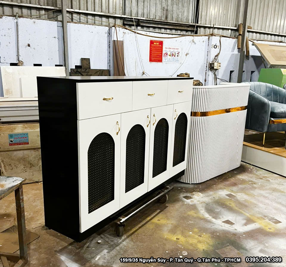 Tủ Đựng Đồ Sơn Trắng Viền Đen: Sự Kết Hợp Tinh Tế Giữa Sang Trọng và Hiện Đại