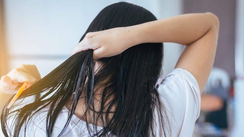 Bạn không nên đi ngủ khi tóc còn ướt
