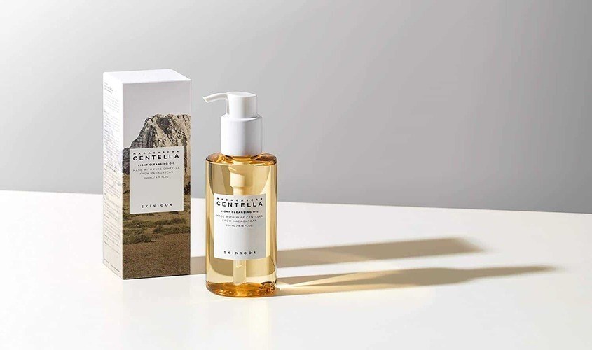 Dầu tẩy trang chiết xuất Rau Má Skin1004 Madagascar Centella Light Cleansing Oil 200 ml